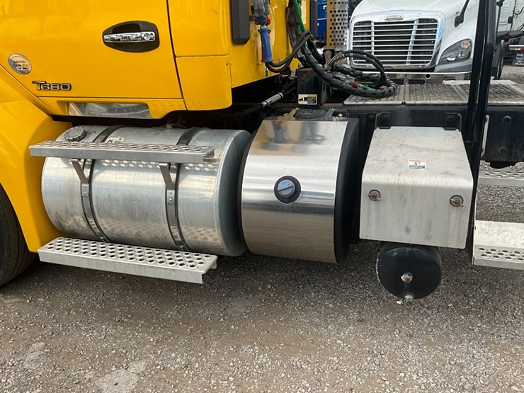 2020-kenworth-t680-image-13