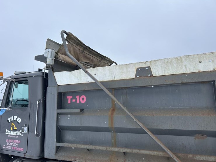 #1042-•-2000-volvo-quad-axle-dump-truck-image-23