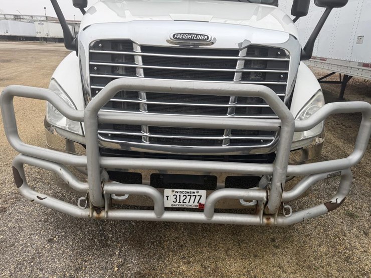 #1175-•-2016-freightliner-cascadia-day-cab-truck-tractor-image-13