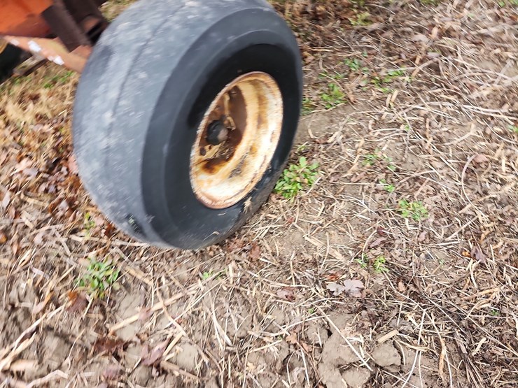 unverferth-gravity-wagon-w/gear-image-6