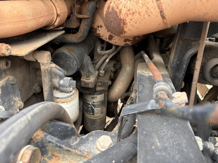 2005-peterbilt-320-image-23