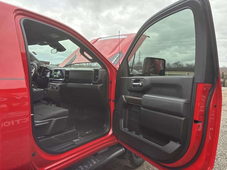 2025-chevrolet-2500-image-15