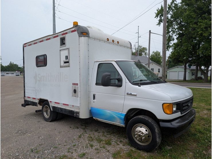 2006-ford-e350-image-3