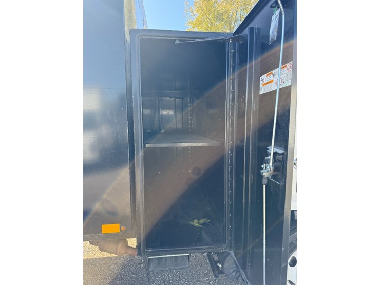 2024-isuzu-nrr-image-8