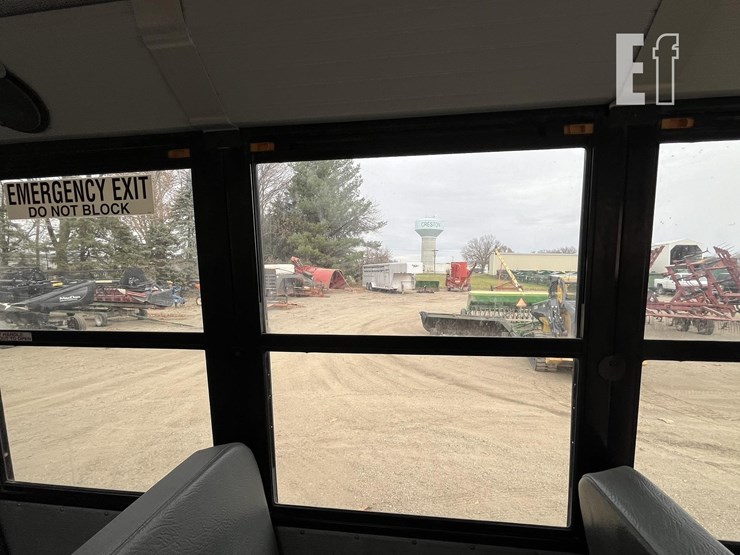 2014-thomas-saf-t-liner-c2-image-22