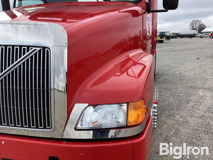 2002-volvo-vnl-t/a-truck-tractor-image-12
