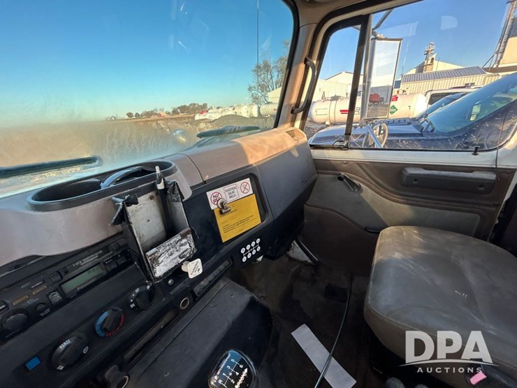 international-4700-image-37