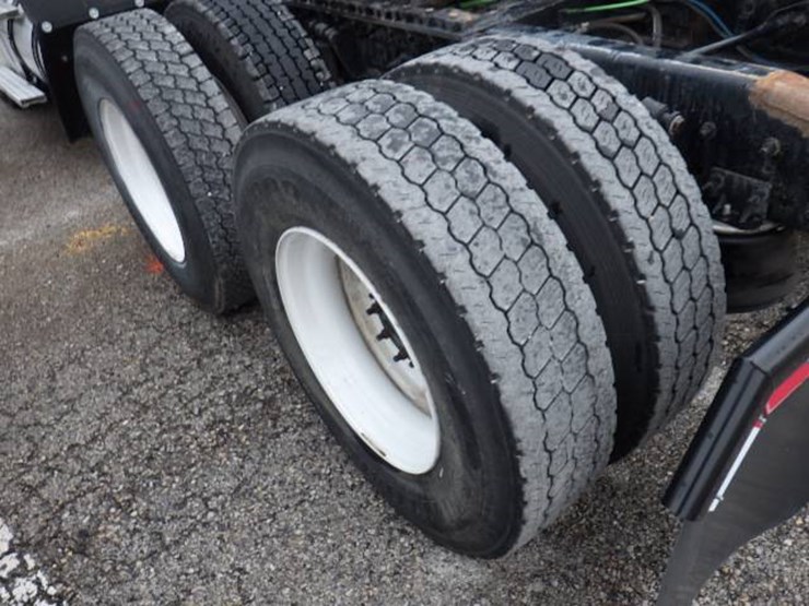 freightliner-cascadia-126-image-14