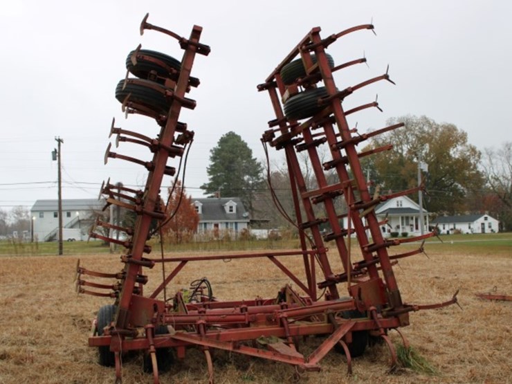 30'-cultivator-21"-center-1-flat-tire-image-3