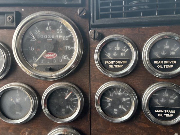 1988-peterbilt-377-image-46