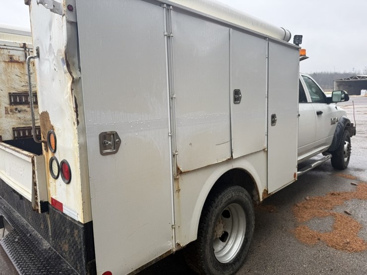 #1840-•-2013-ram-5500-4x4-service-truck-image-22