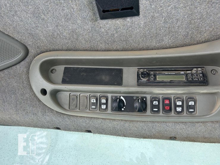 2004-challenger-mt855-image-58