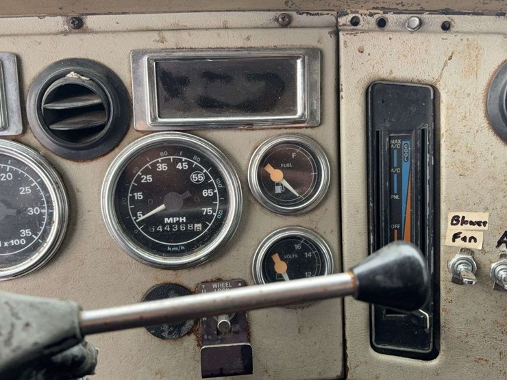 1994-ford-lt9000-image-33