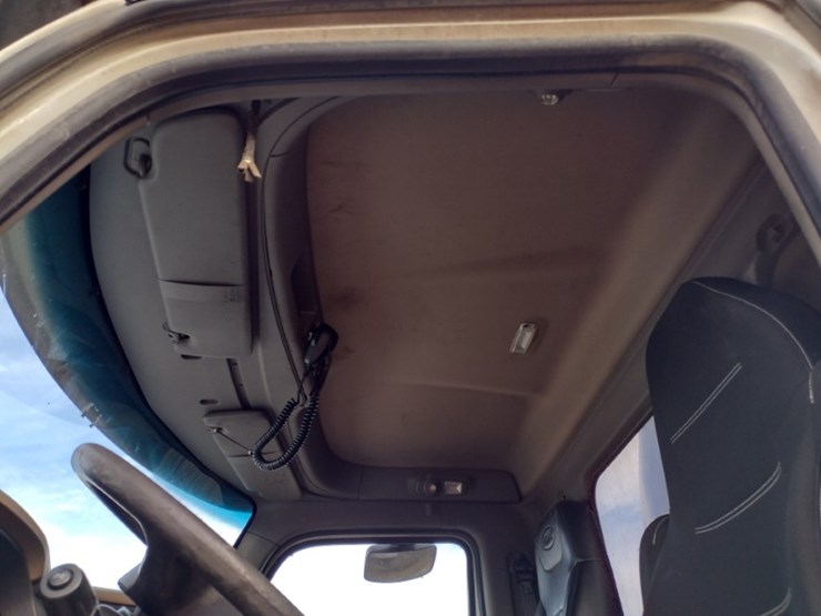 peterbilt-567-image-13