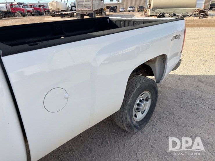 2010-chevrolet-silverado-2500hd-image-25