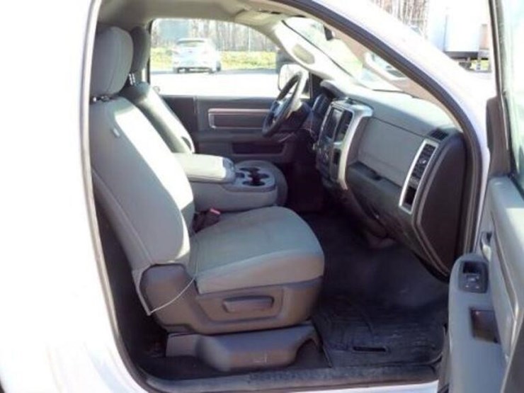 ram-1500-slt-image-31