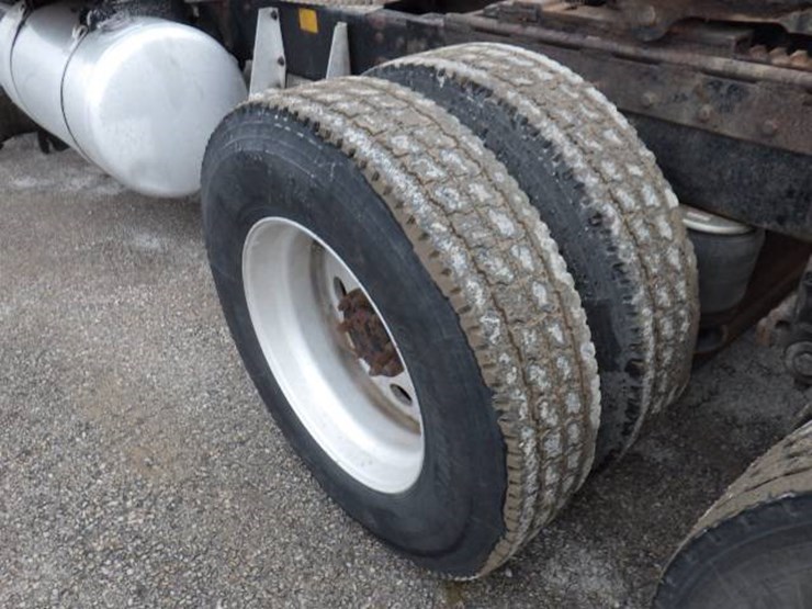 1994-peterbilt-378-image-16