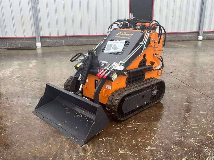 land-hero-mini-stand-on-skid-loader-image-1