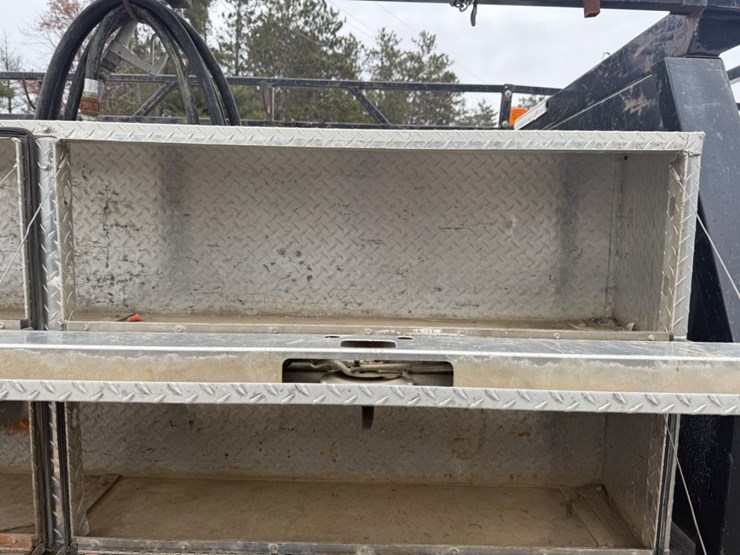 2011-ford-f550-image-25