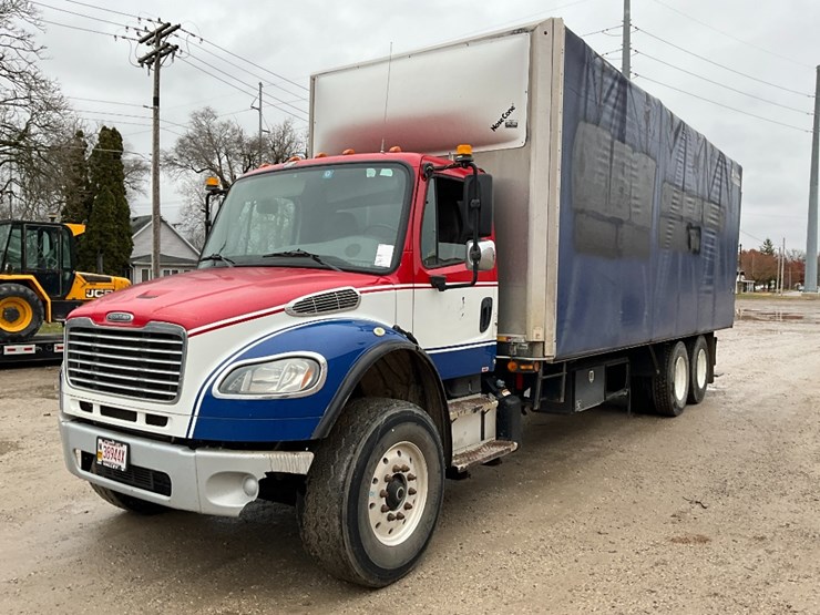 freightliner-m2-106-image-2