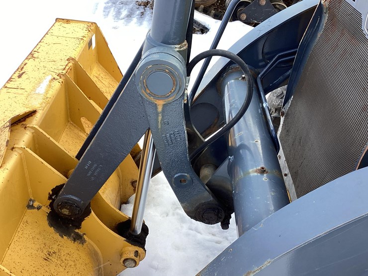 2020-john-deere-310-image-24