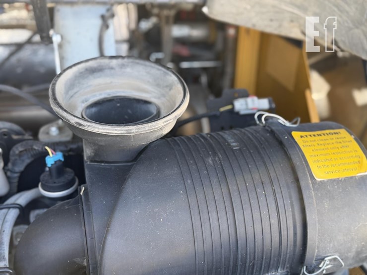 2021-deere-333g-image-11