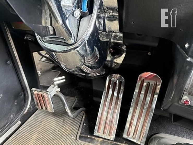 2002-peterbilt-379-image-35