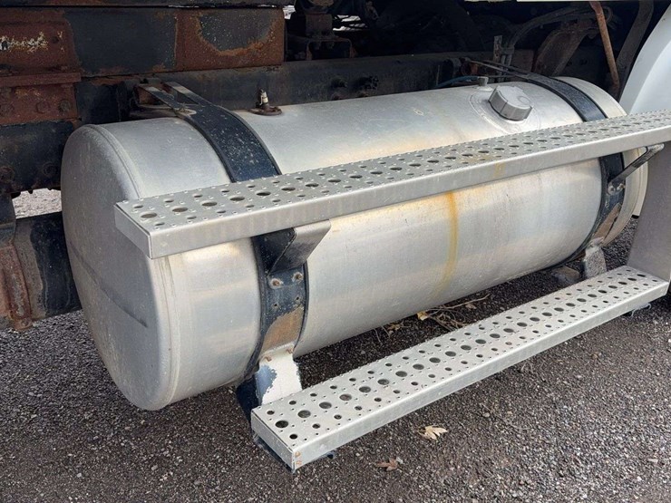 2005-sterling-l8500-image-12