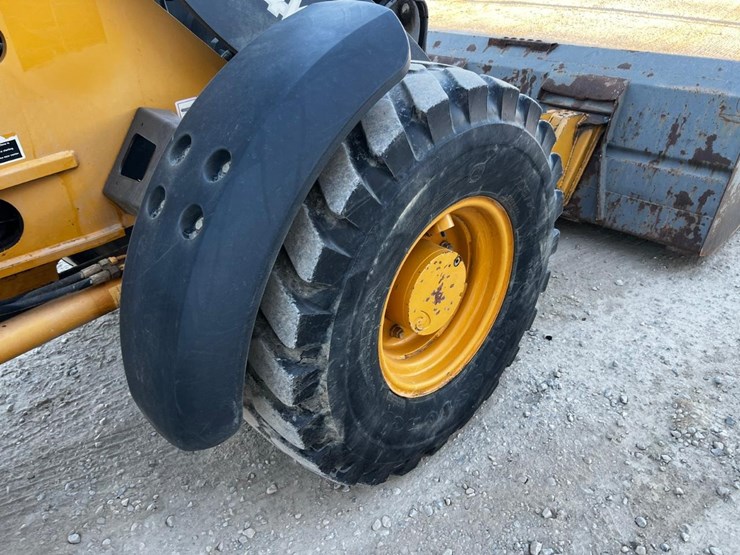 2011-deere-204k-image-20