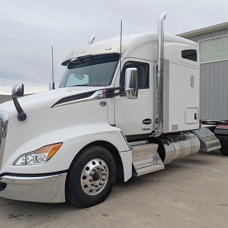 2024 KENWORTH T680
