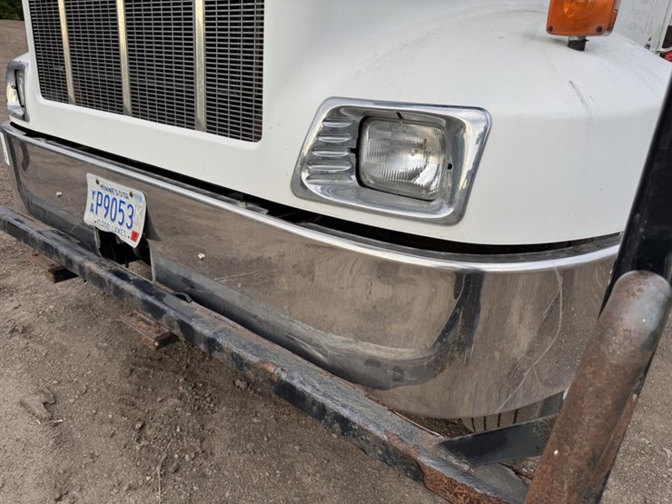 peterbilt-330-image-11
