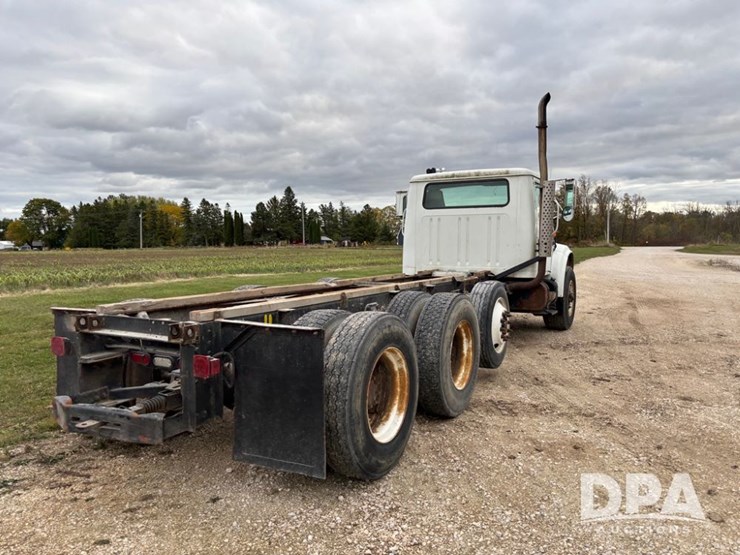 international-4900-image-7