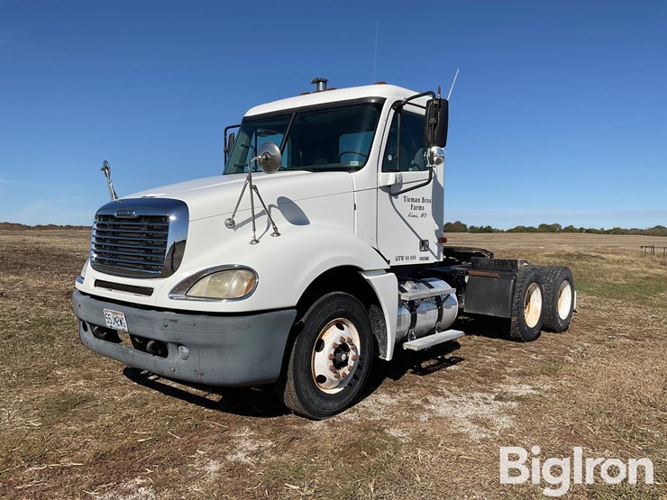 2004-freightliner-columbia-120-image-1