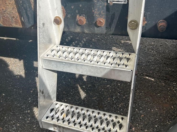 peterbilt-384-image-68