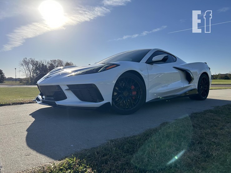 2021-chevrolet-corvette-image-3