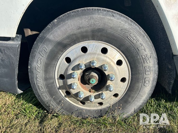 1996-freightliner-fld120-image-40