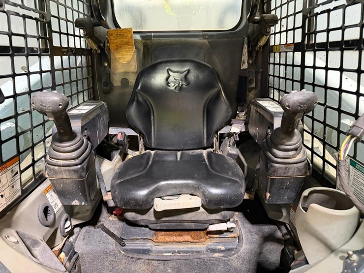 2014-bobcat-s850-image-17