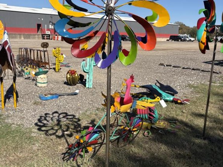 #93-•-metal-art--standing-whirlygig-image-1