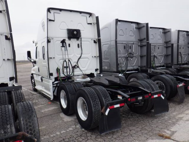 freightliner-cascadia-125-image-15