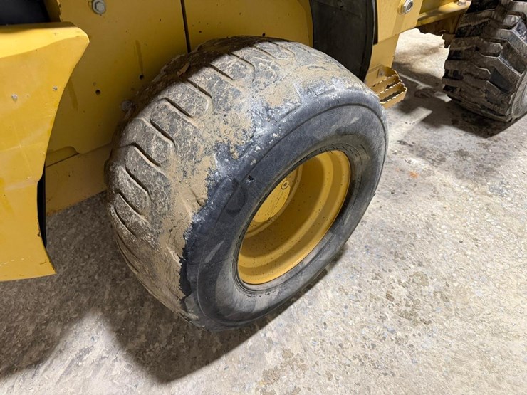 2015-caterpillar-903c-image-16