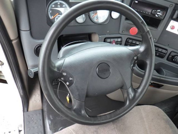 freightliner-cascadia-125-image-15