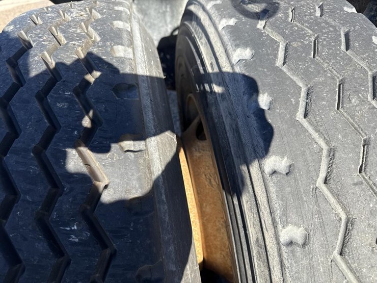 #1994-•-1999-volvo-day-cab-truck-tractor-image-65