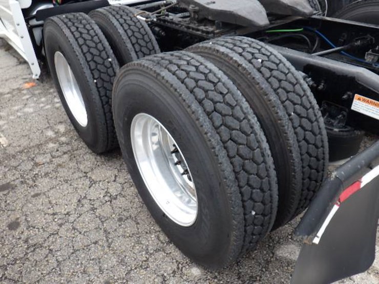 freightliner-cascadia-125-image-13