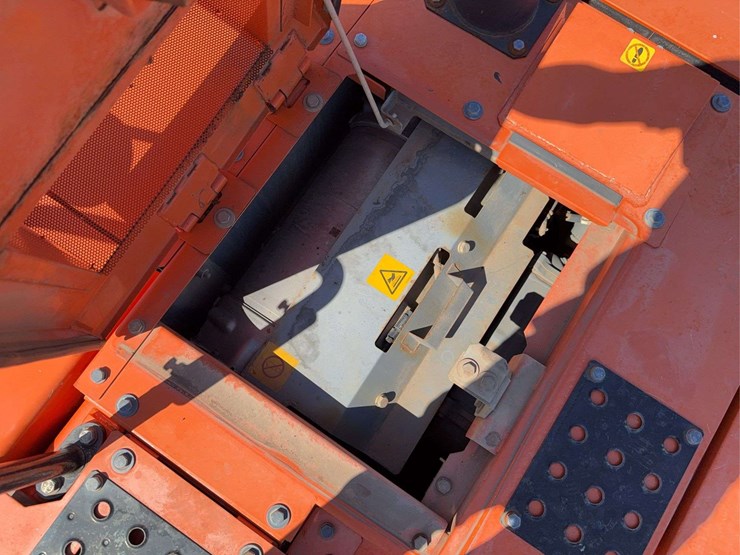 hitachi-225-excavator-image-35