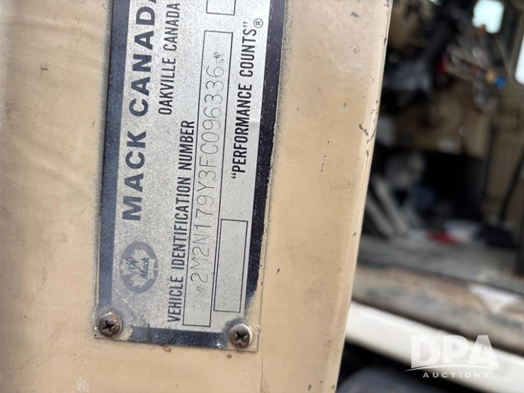 1985-mack-r686st-image-65