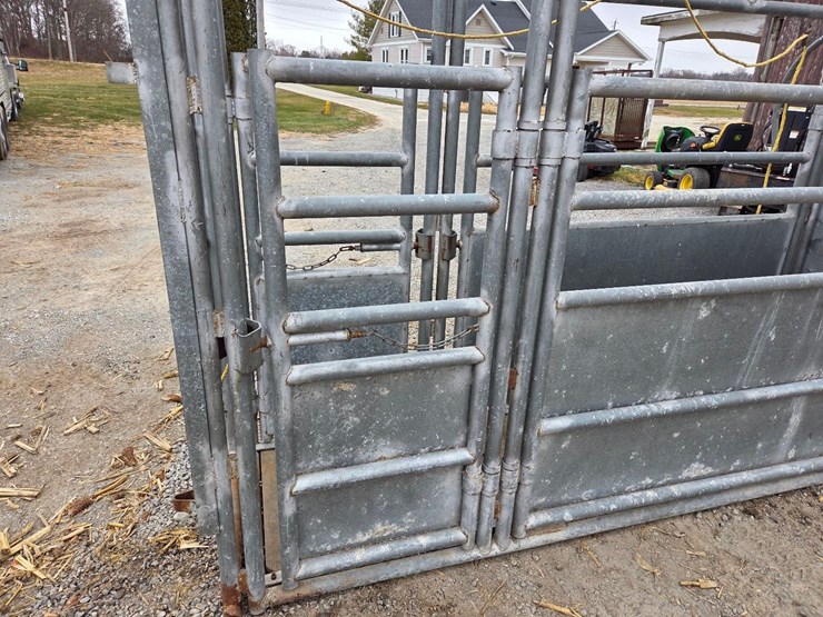 cattle-chute-w/-palpation-cage-image-16