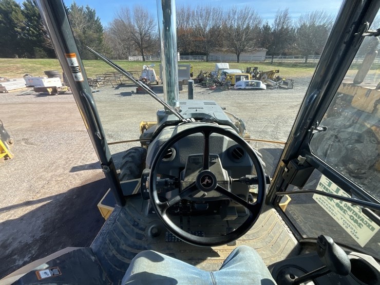 john-deere-310-image-8