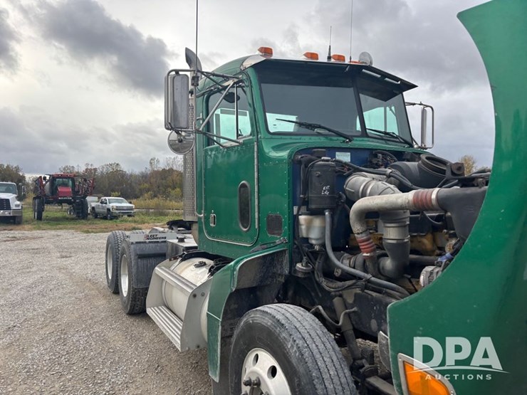 peterbilt-385-image-29