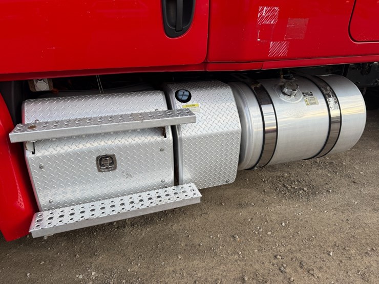 2019-freightliner-cascadia-125-image-7