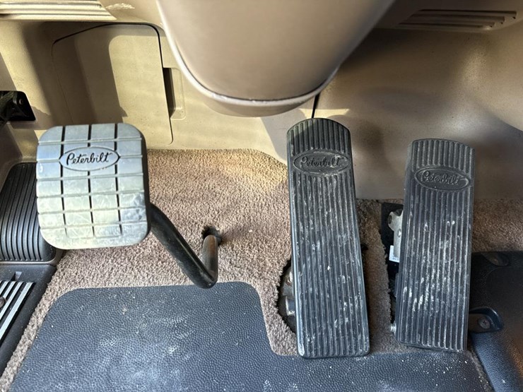 2012-peterbilt-389-image-85